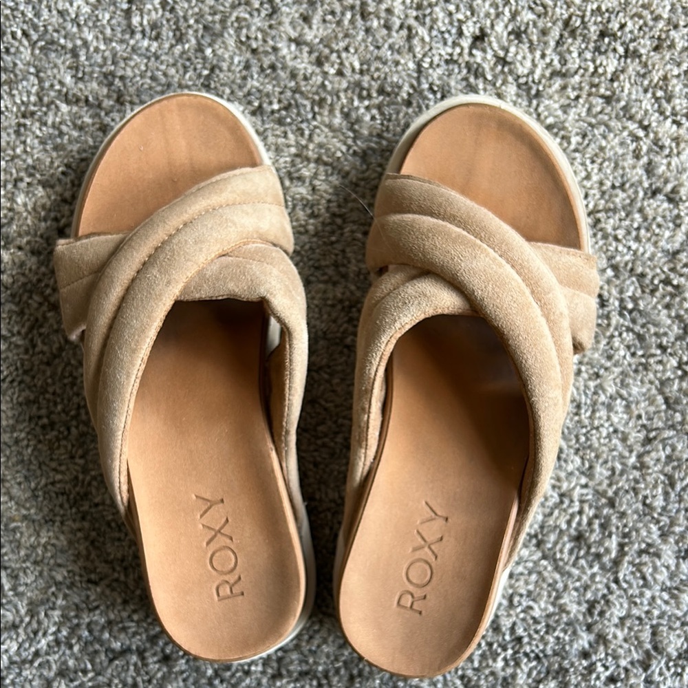 Roxy Women's Beige Cross-Band Sandals size 5